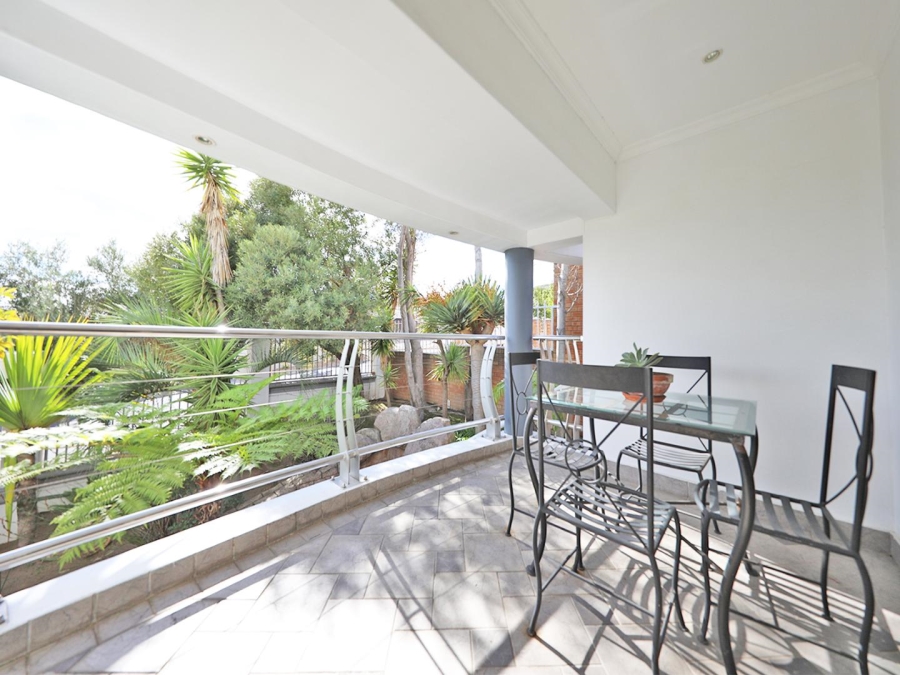 5 Bedroom Property for Sale in Plattekloof Western Cape